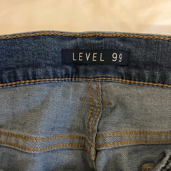 Level 99 ankle pants with stars appliqué - Picture 7 of 7